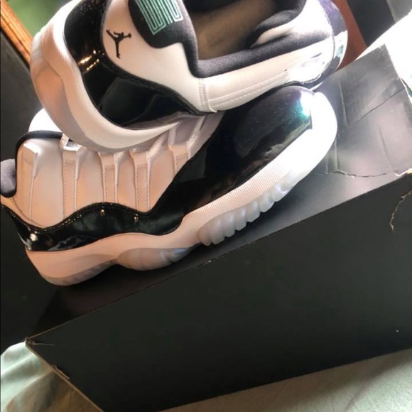 Retro 11 - Picture 2 of 3